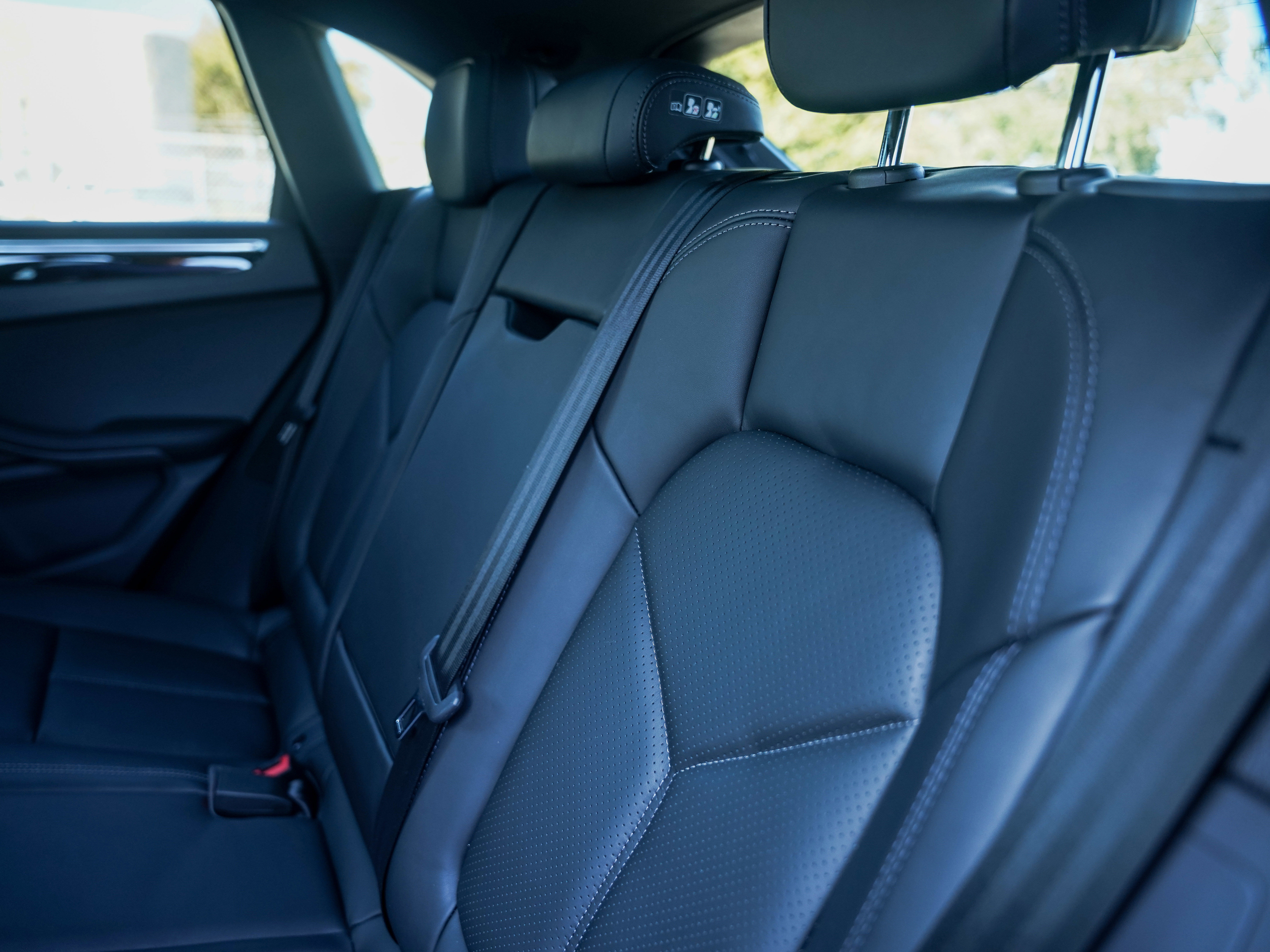 Certified 2026 Porsche Macan Turbo AWD/4WD image 28