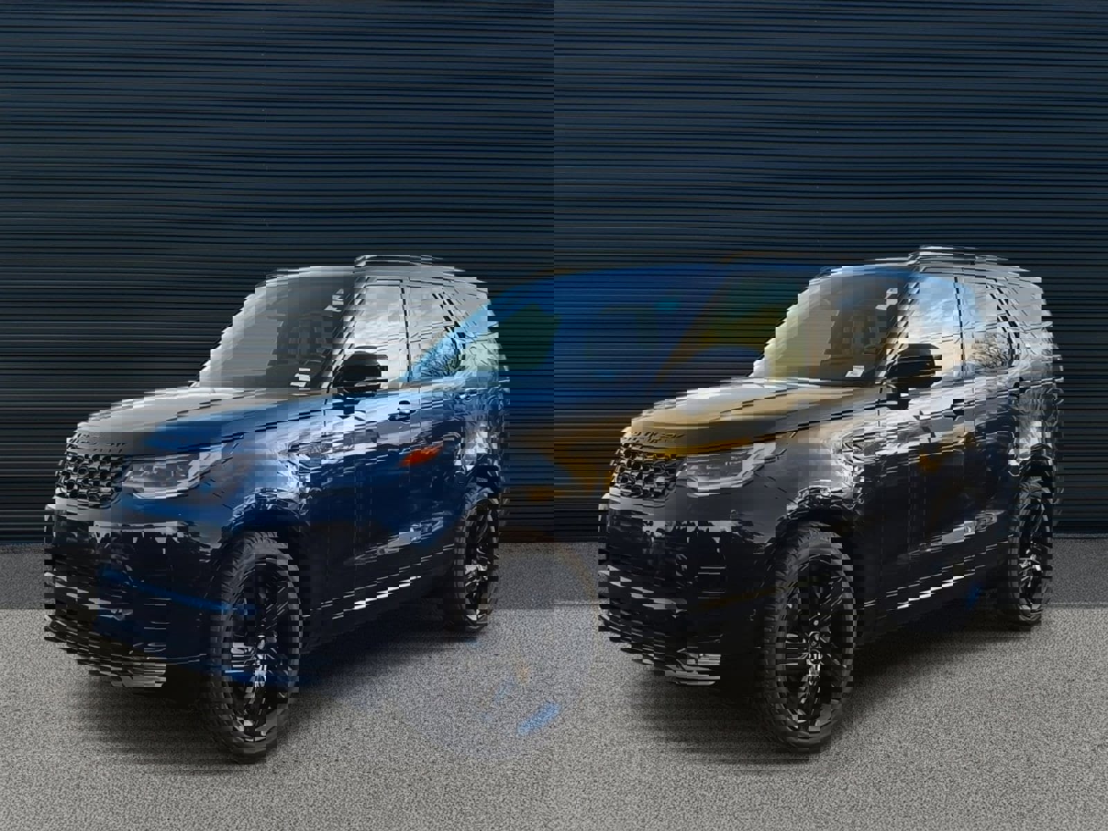 New 2025 Land Rover Discovery Dynamic SE