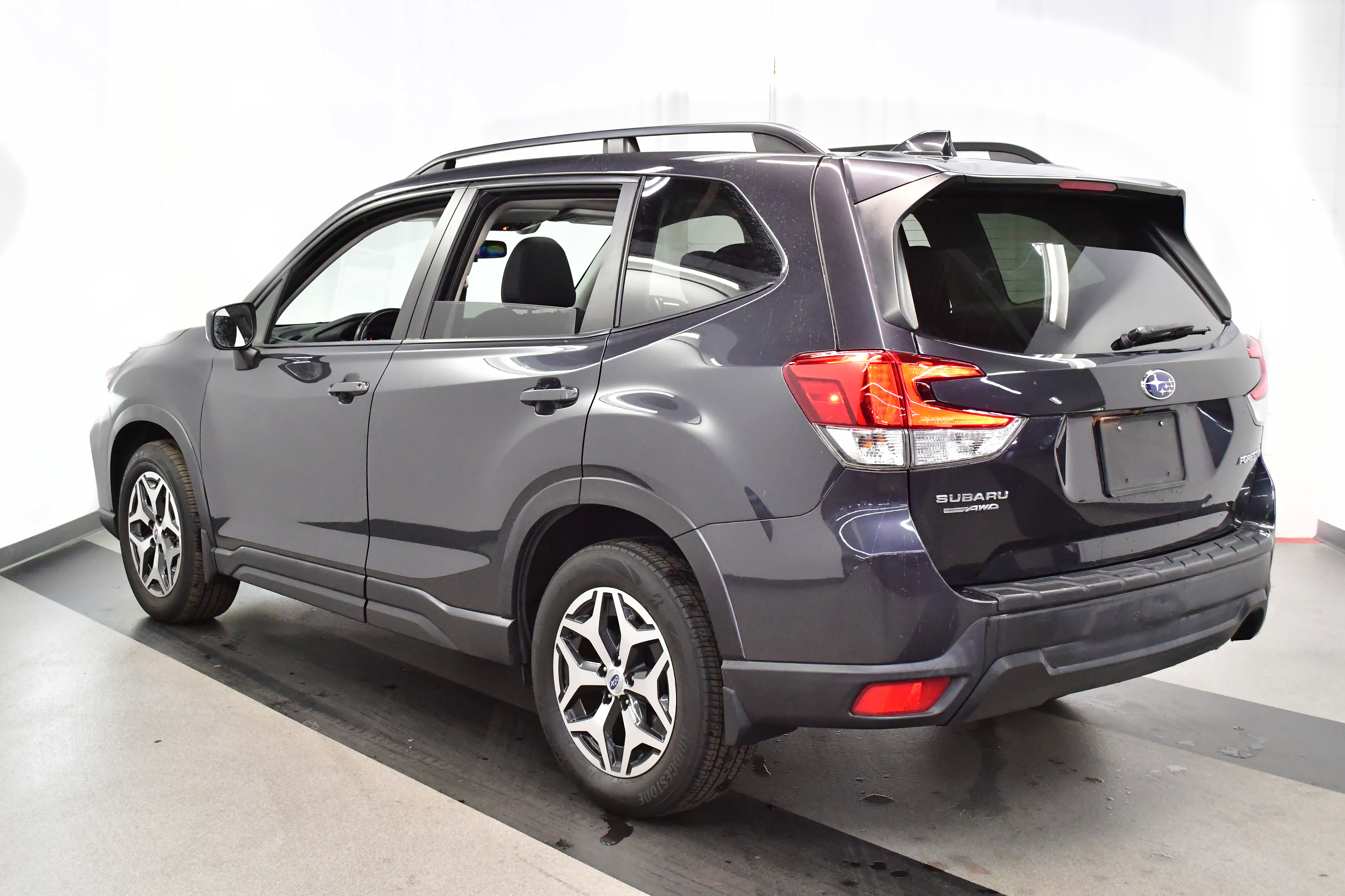 Used 2019 Subaru Forester Premium w/ All-Weather Package image 5