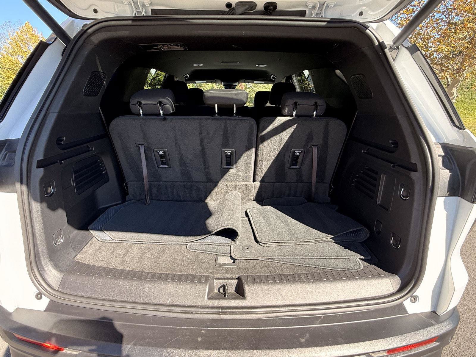 Used 2024 Chevrolet Traverse LS w/ Midnight/Sport Edition FWD image 17