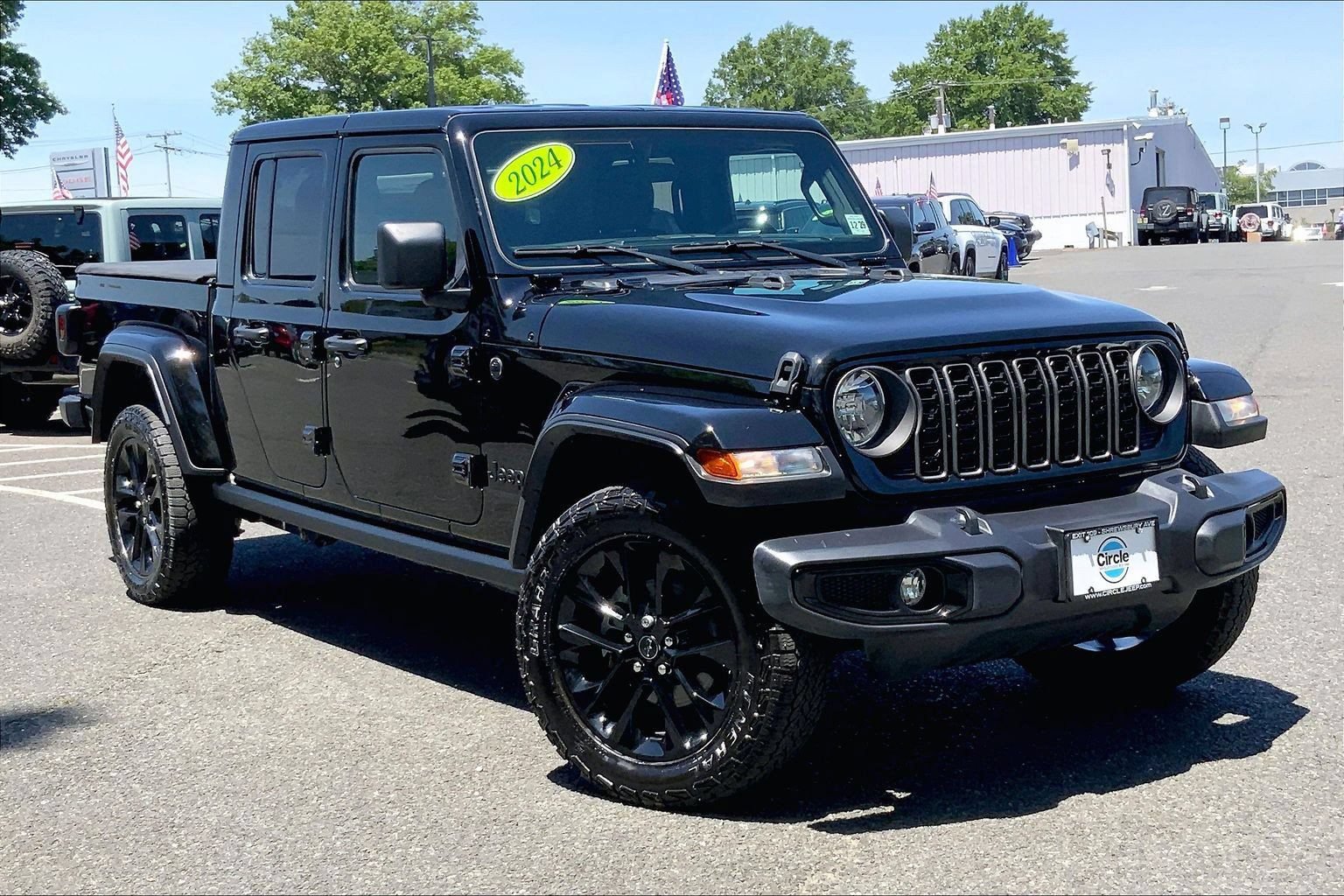 Certified 2024 Jeep Gladiator Sport AWD/4WD image 2