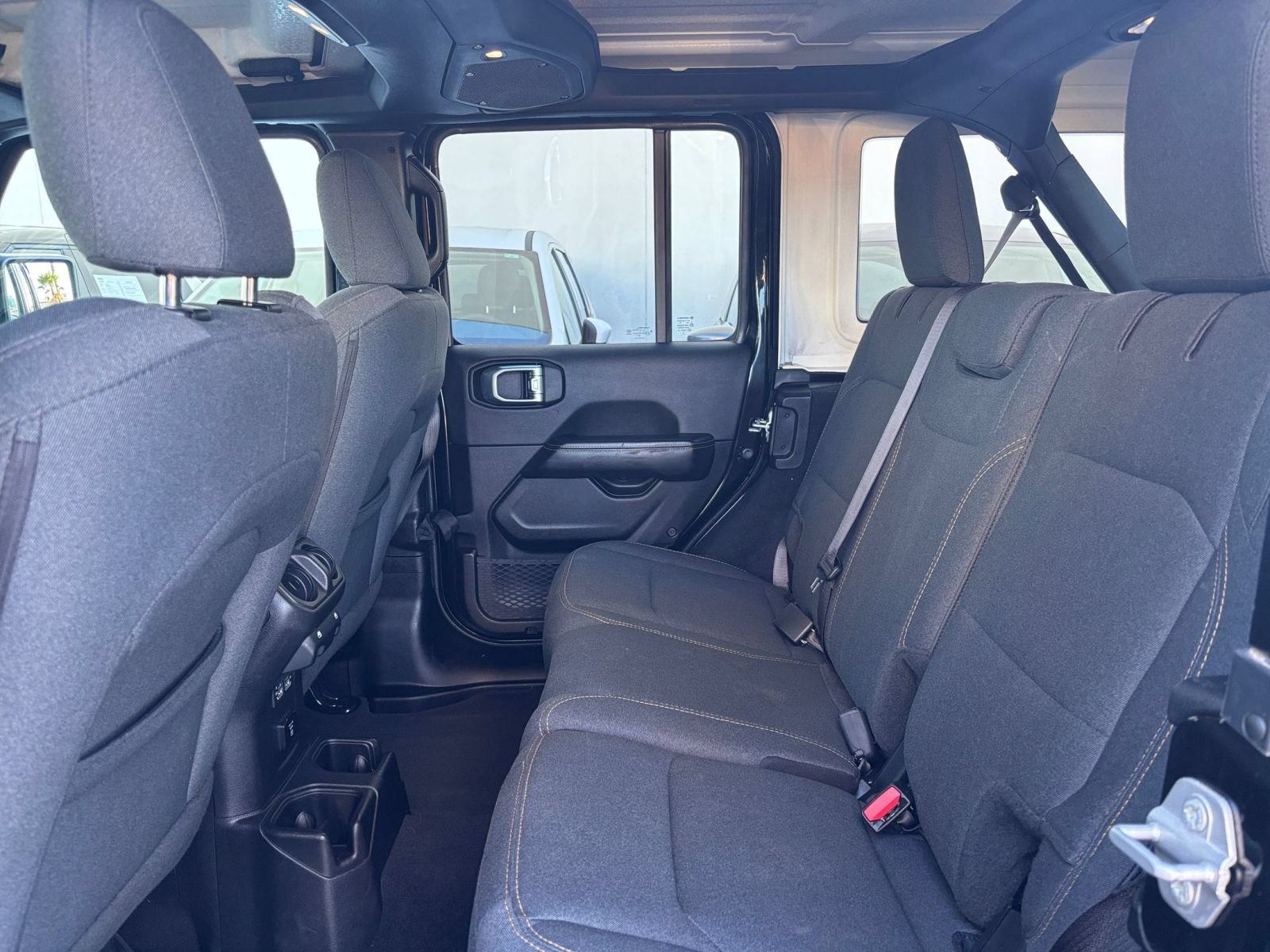 Used 2025 Jeep Wrangler Unlimited Sahara AWD/4WD image 25