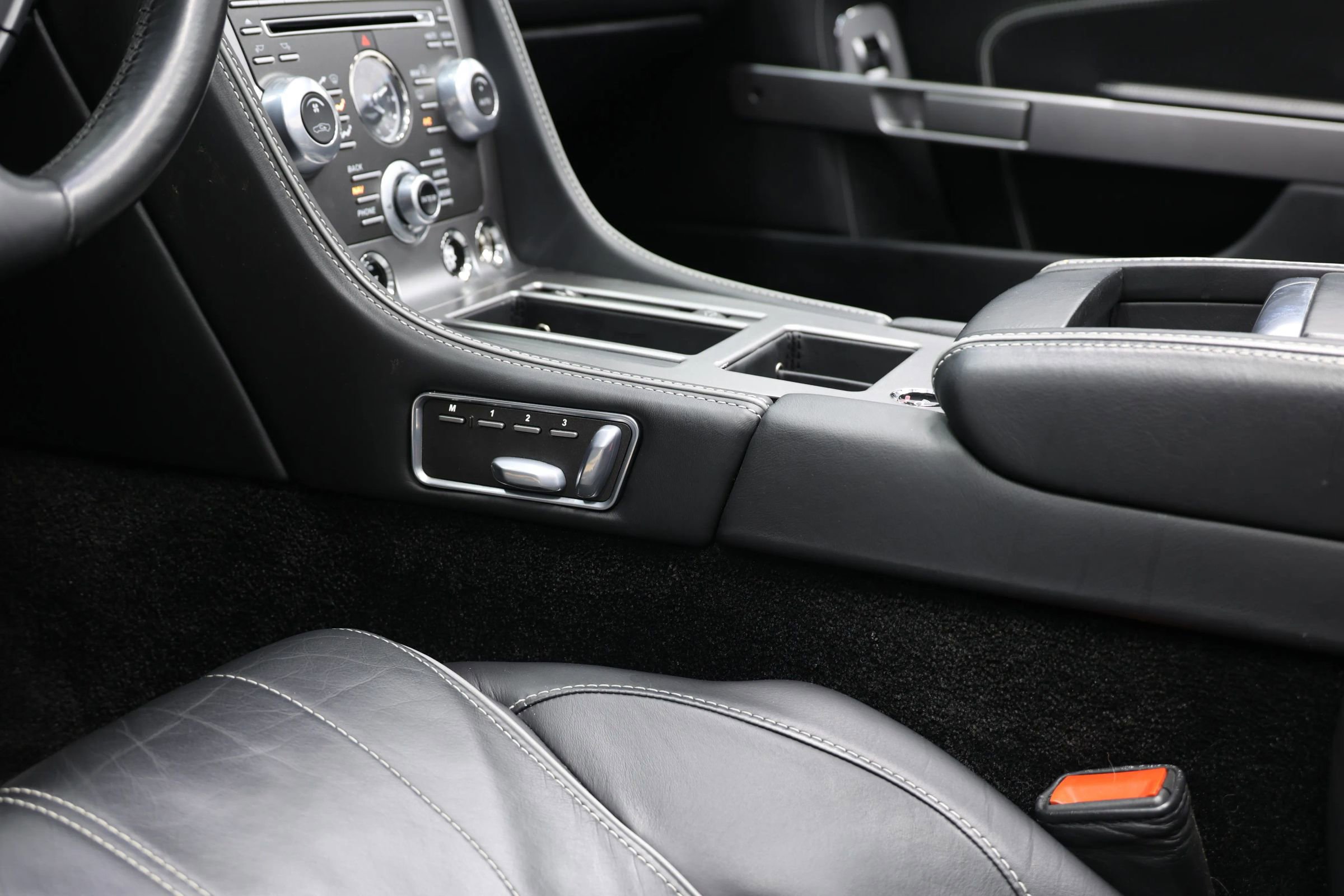 Used 2012 Aston Martin Virage Volante image 37