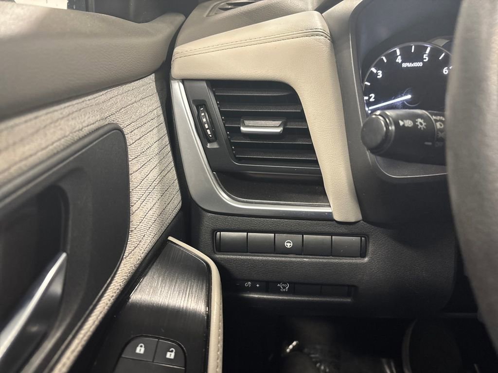 Used 2023 Nissan Rogue SV image 25