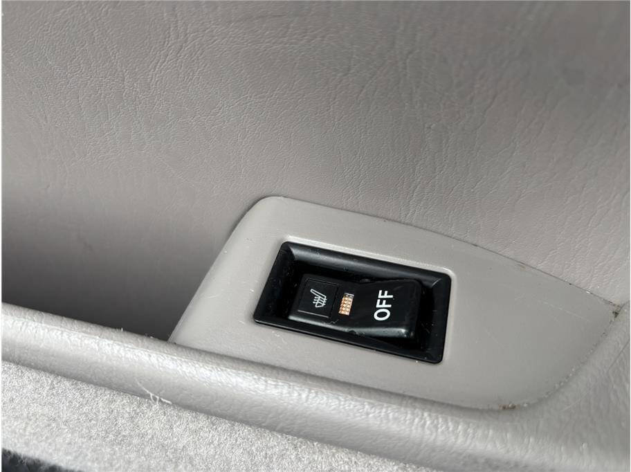 Used 1999 Toyota Avalon XLS FWD image 15