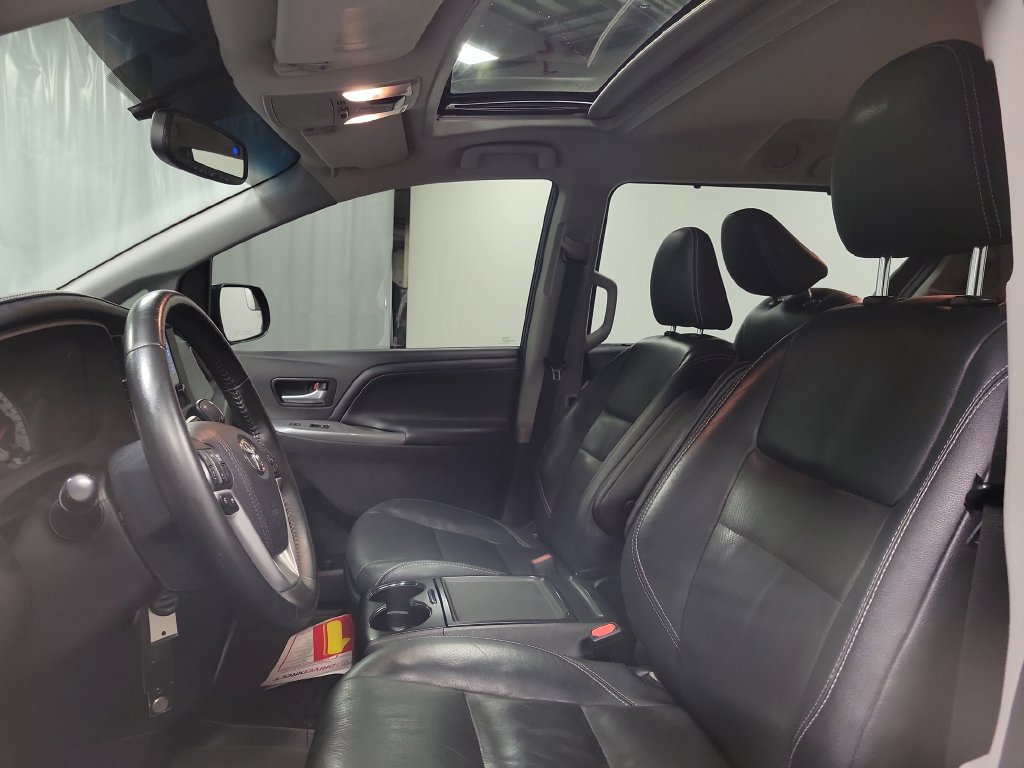 Used 2015 Toyota Sienna SE FWD image 15