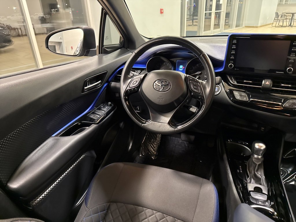 Used 2022 Toyota C-HR XLE image 17