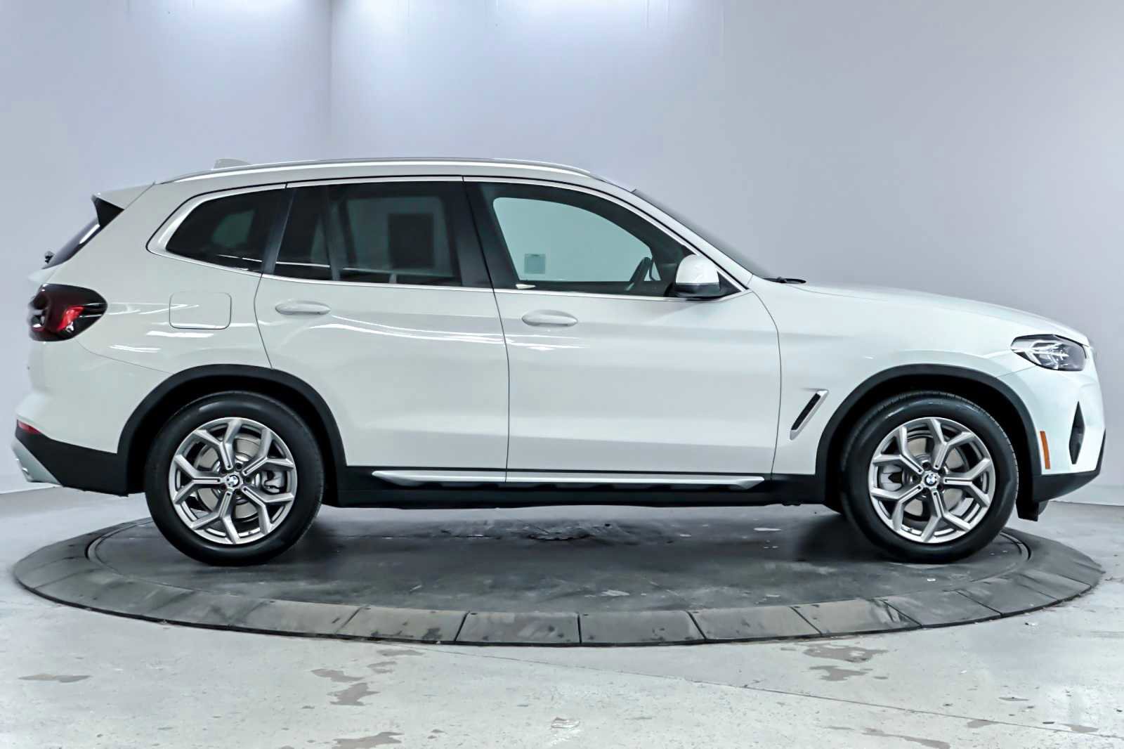 Used 2023 BMW X3 xDrive30i w/ Premium Package image 8