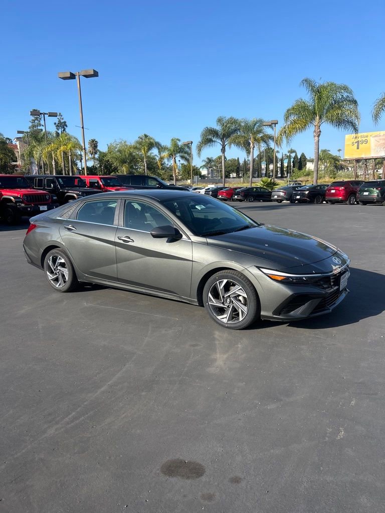 Used 2025 Hyundai Elantra SEL image 5