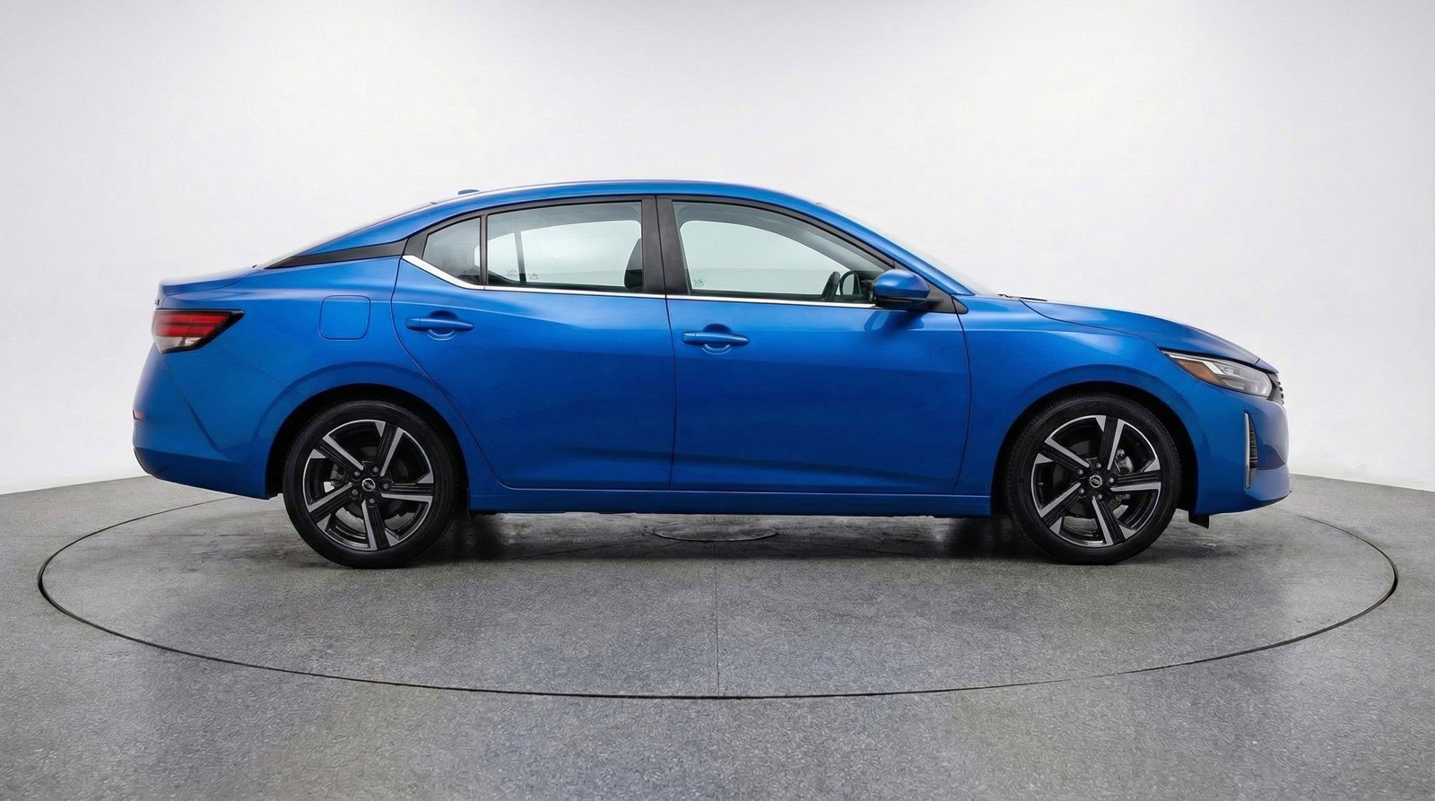 Used 2025 Nissan Sentra SV FWD image 9