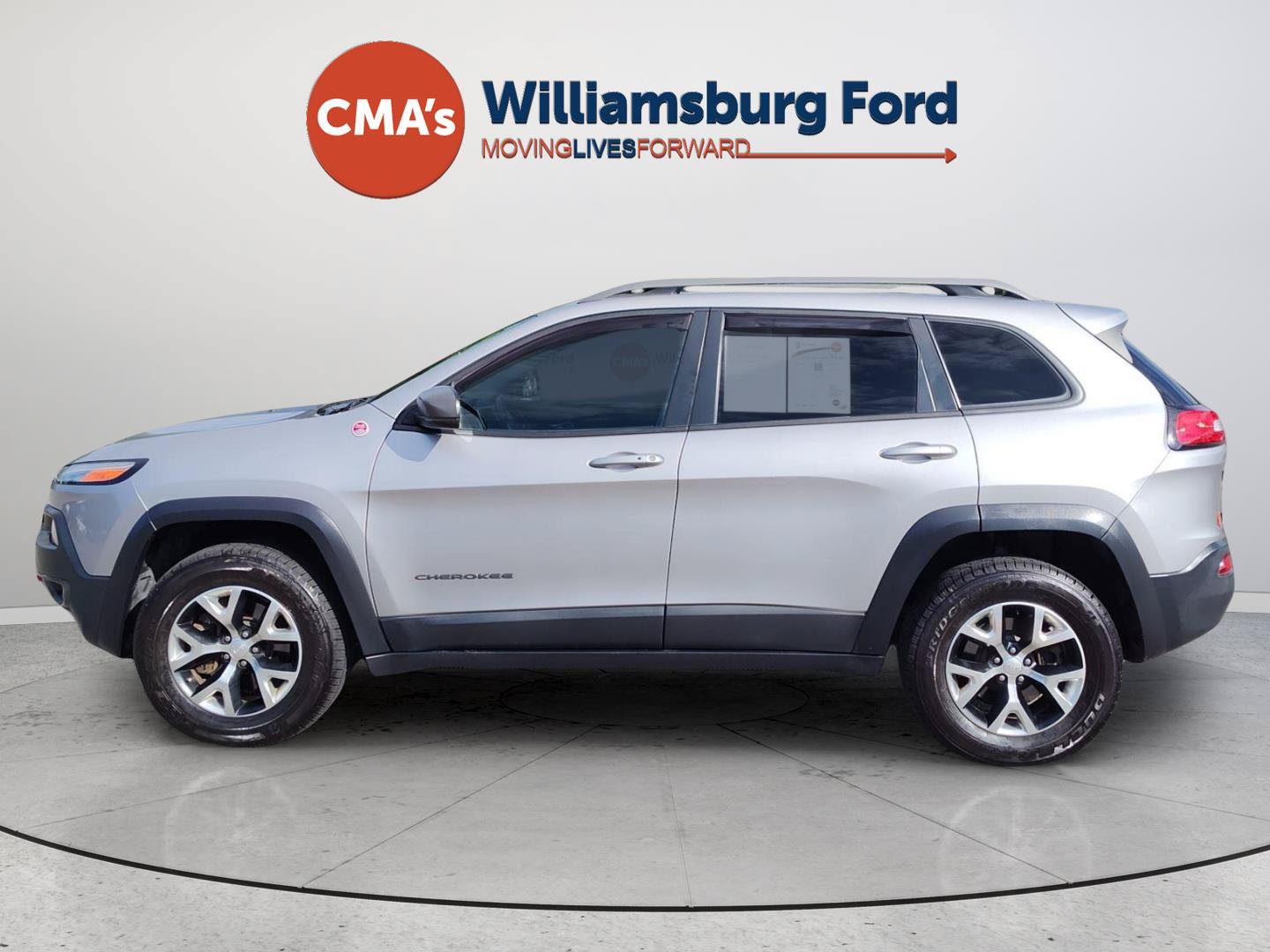 Used 2018 Jeep Cherokee Trailhawk w/ Comfort/Convenience Group AWD/4WD image 2