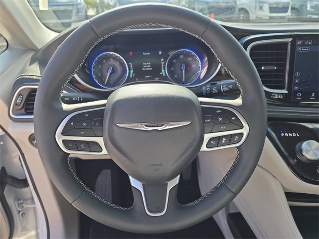 Used 2024 Chrysler Pacifica Limited image 33