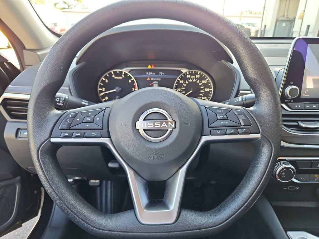 Used 2024 Nissan Altima 2.5 SV image 10