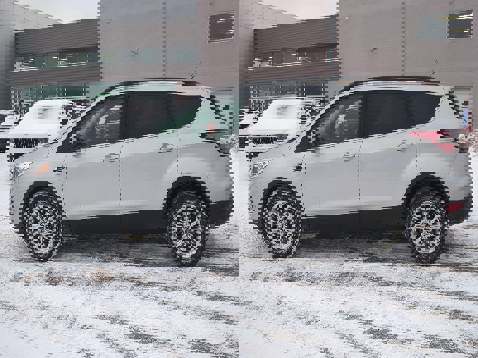 Used 2018 Ford Escape SE image 5