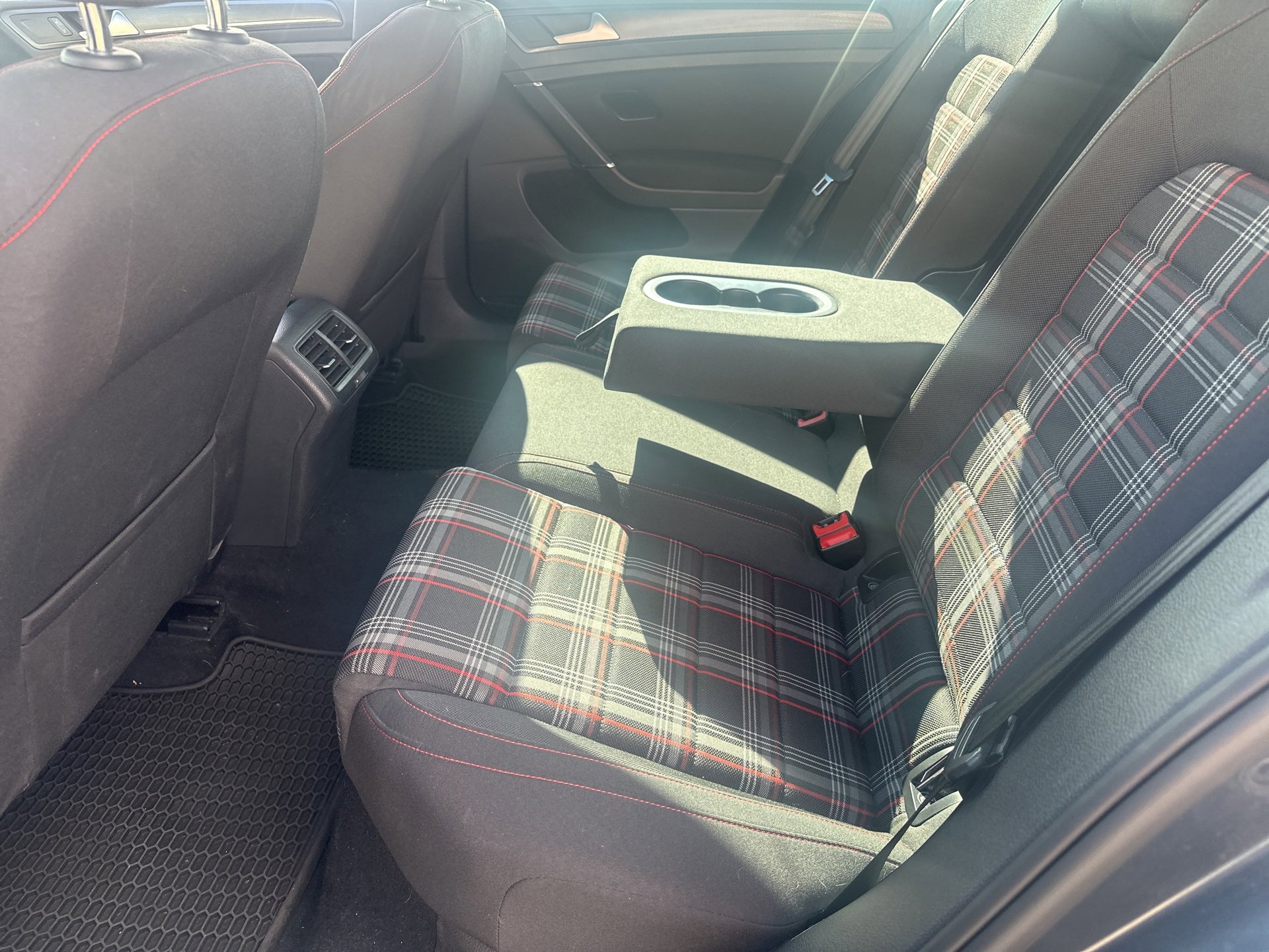 Used 2019 Volkswagen Golf 2.0T S image 10