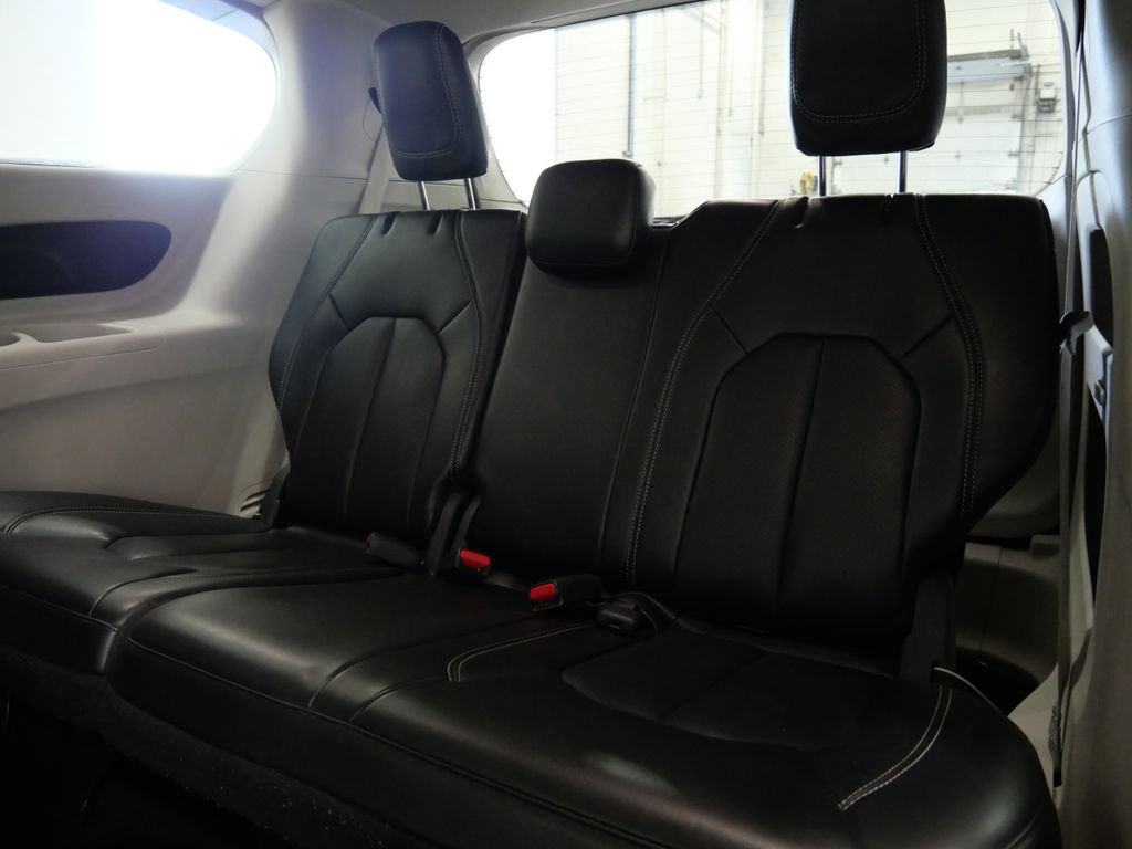 Used 2024 Chrysler Pacifica Touring-L FWD image 24