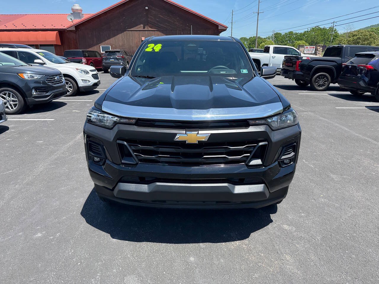 Used 2024 Chevrolet Colorado LT w/ LT Convenience Package II AWD/4WD image 5