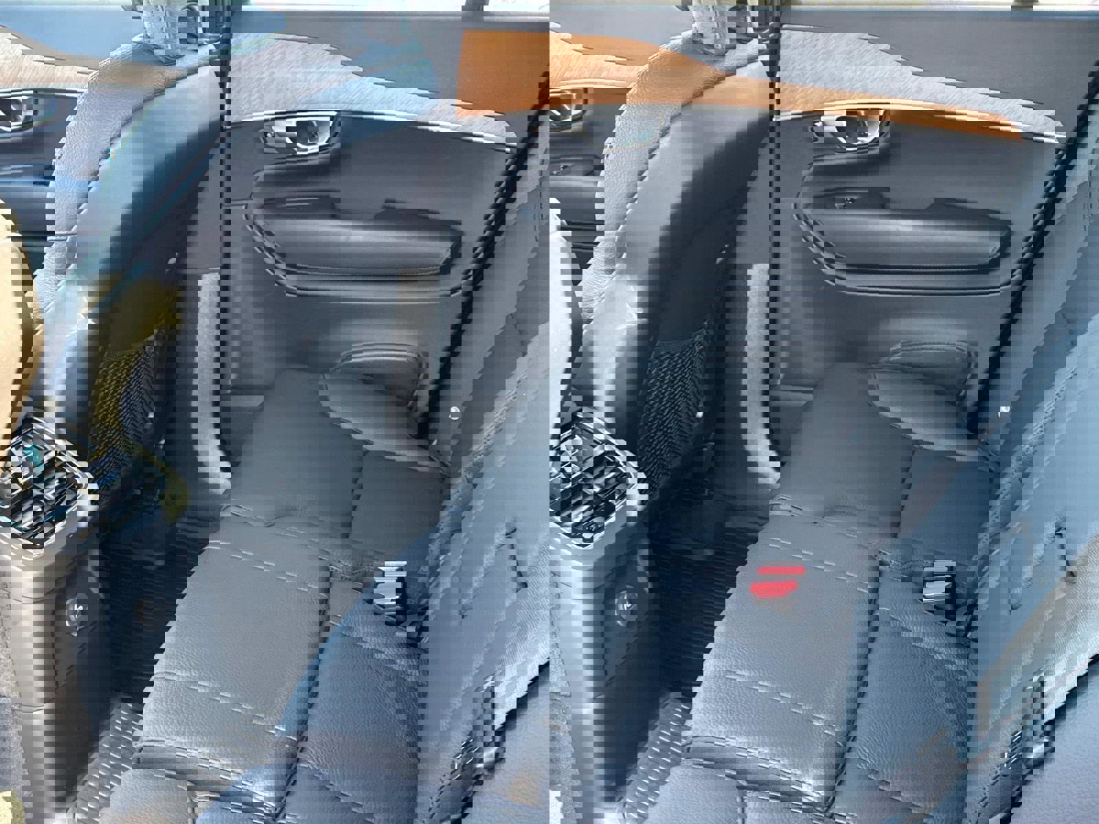 Certified 2024 Volvo XC90 T8 Plus w/ Protection Package Premier image 12