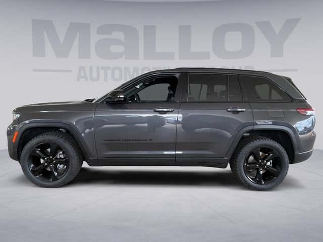 Used 2023 Jeep Grand Cherokee Altitude AWD/4WD image 2