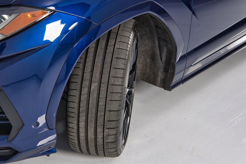 Used 2022 Lamborghini Urus AWD/4WD image 47