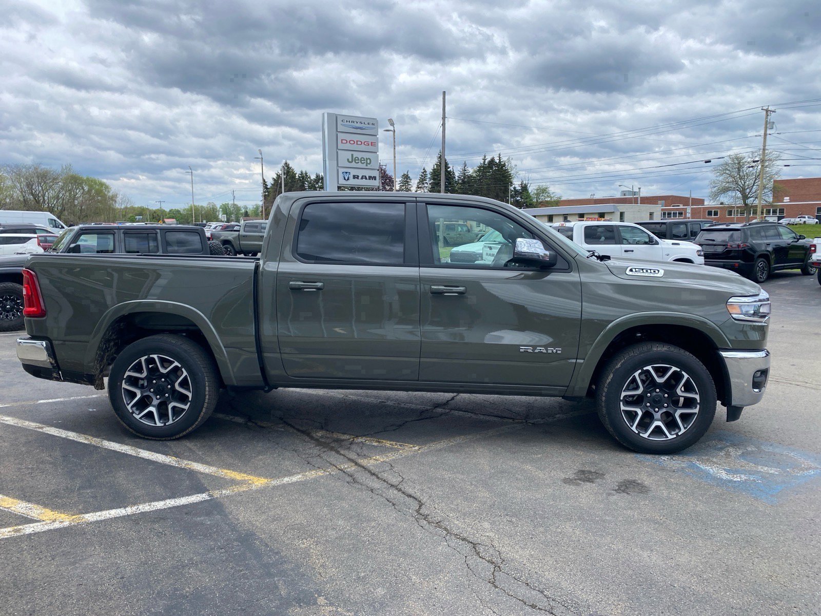 Used 2026 RAM 1500 Laramie AWD/4WD image 6