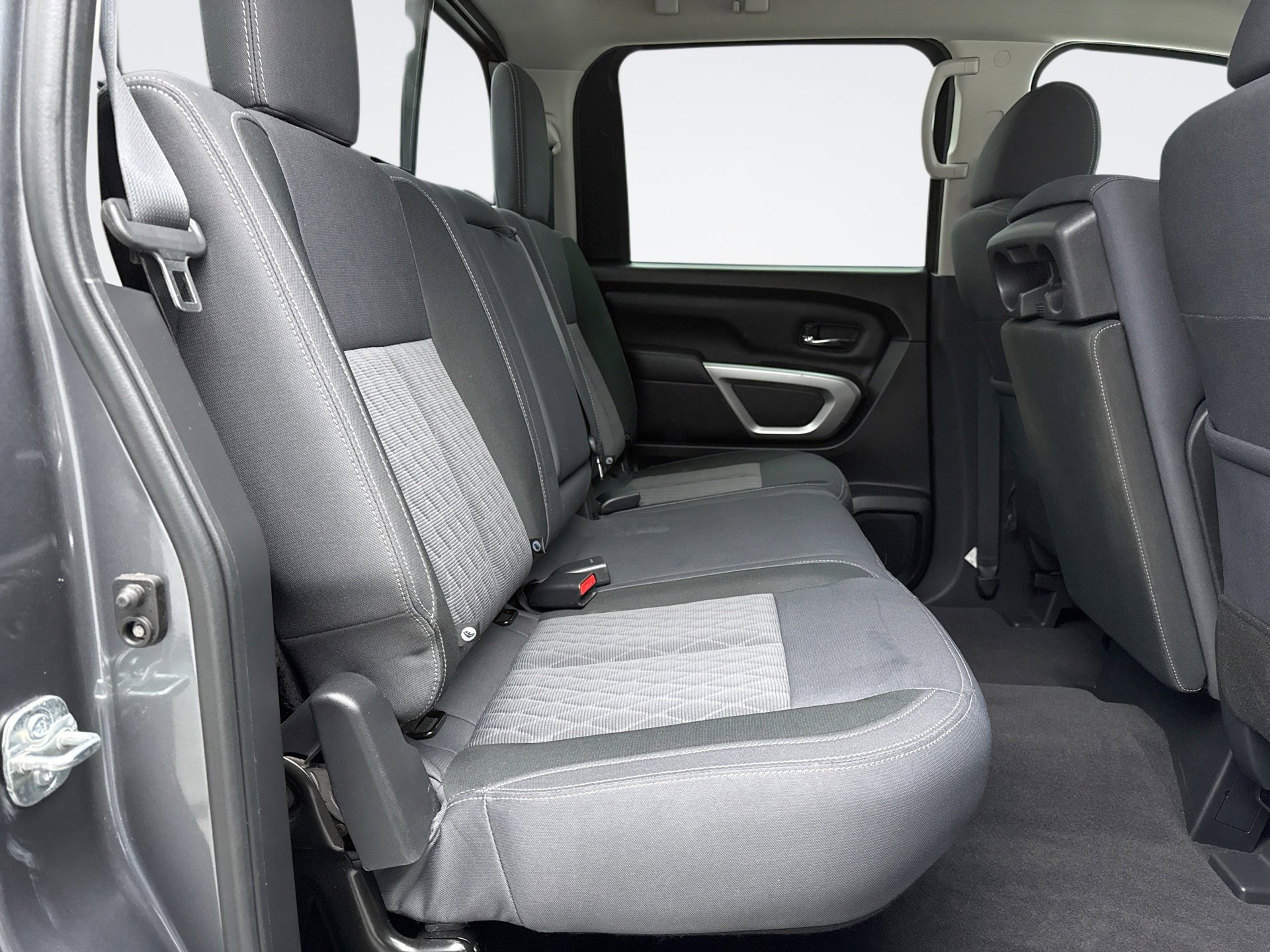 Used 2021 Nissan Titan SV w/ Accessory Utility Package image 17