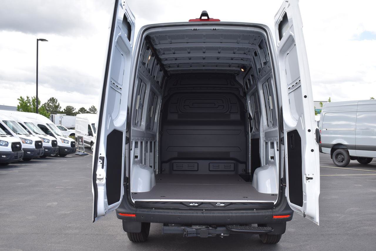 Used 2024 Mercedes-Benz Sprinter 2500 image 7