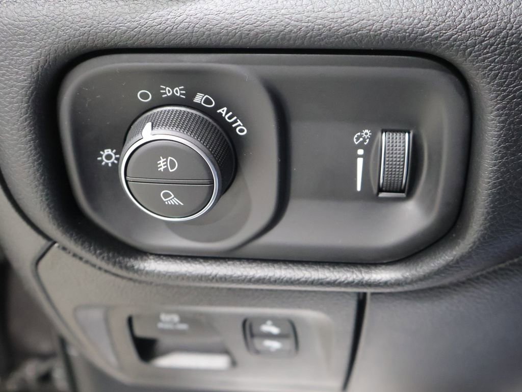 Used 2021 RAM 1500 Big Horn AWD/4WD image 34