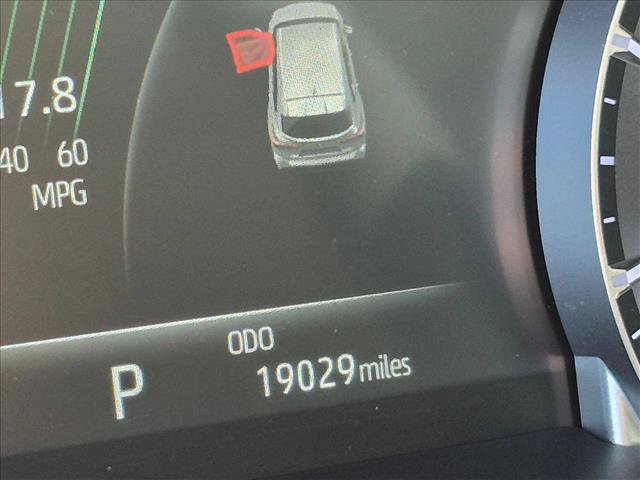Used 2025 Toyota Highlander XLE FWD image 9