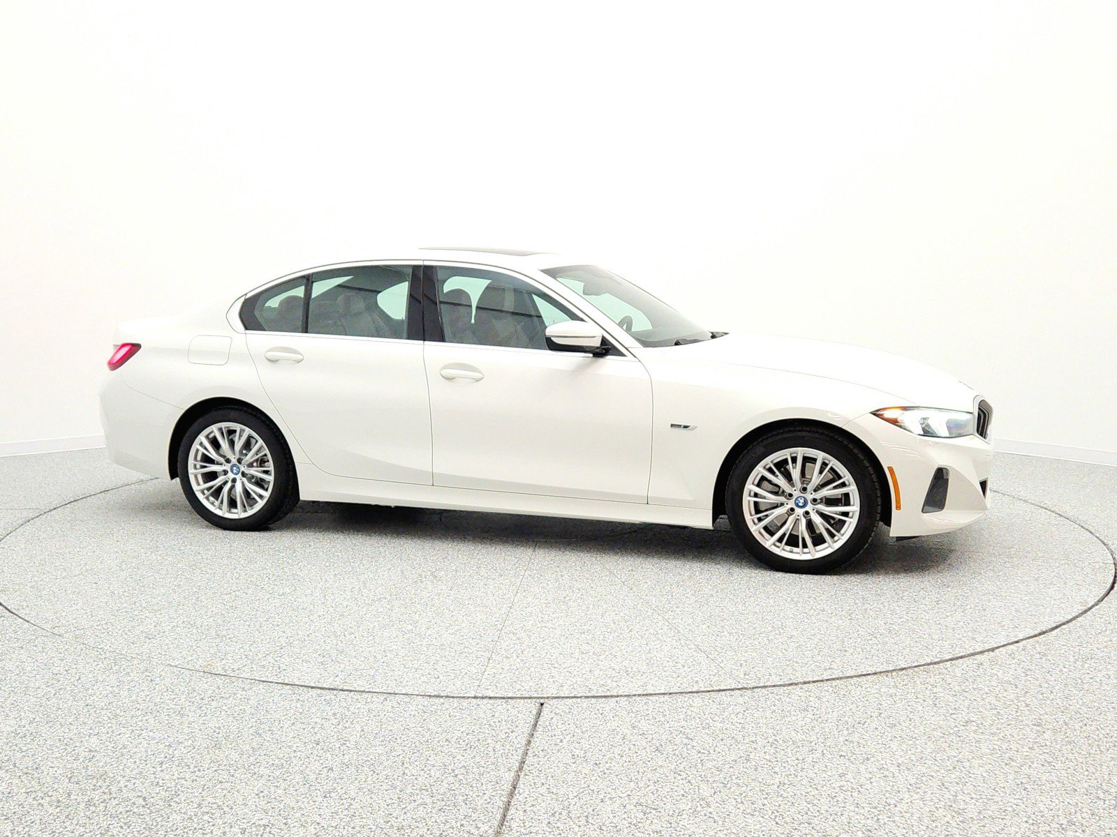 Used 2023 BMW 330e w/ Convenience Package RWD image 4