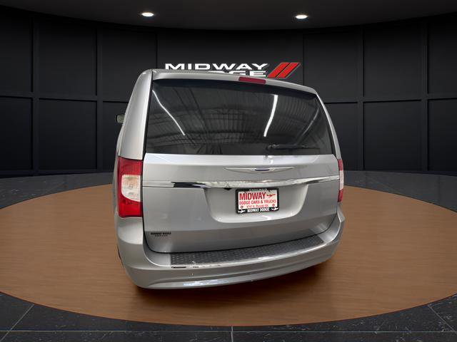 Used 2016 Chrysler Town & Country Touring FWD image 6