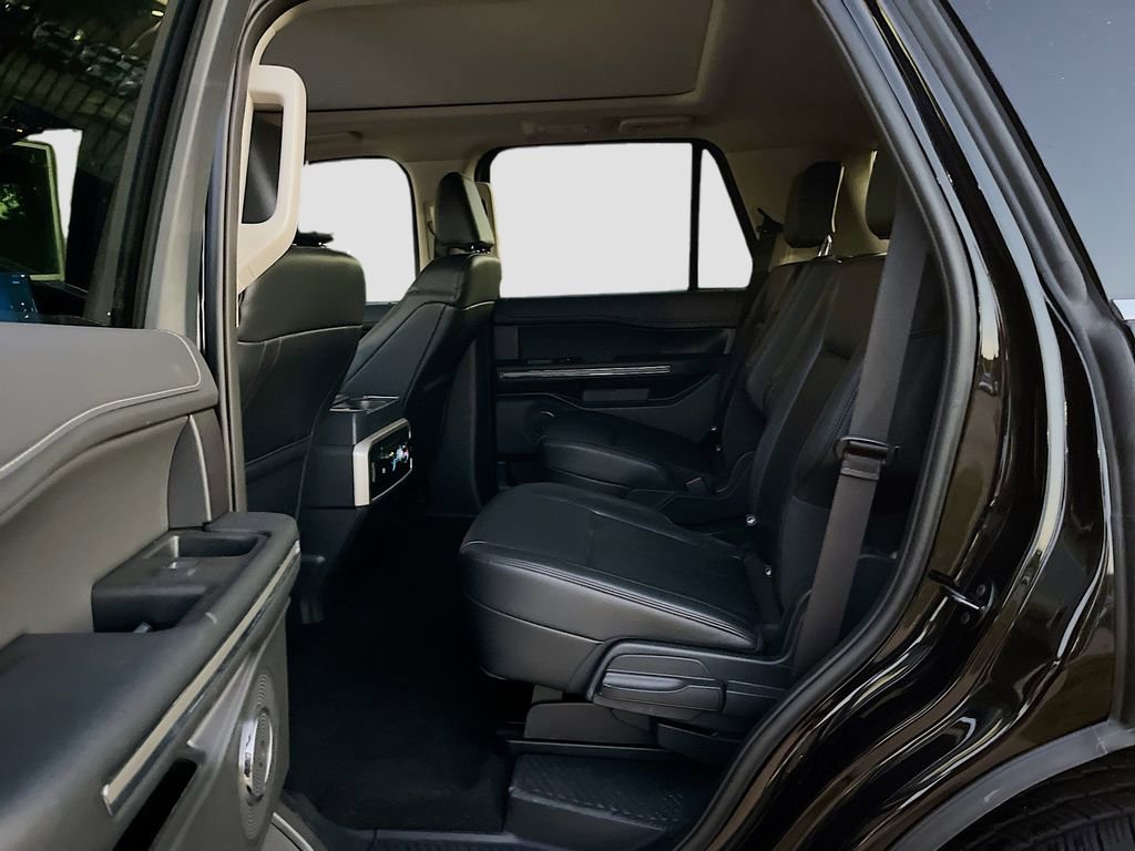 Used 2024 Ford Expedition XLT image 23