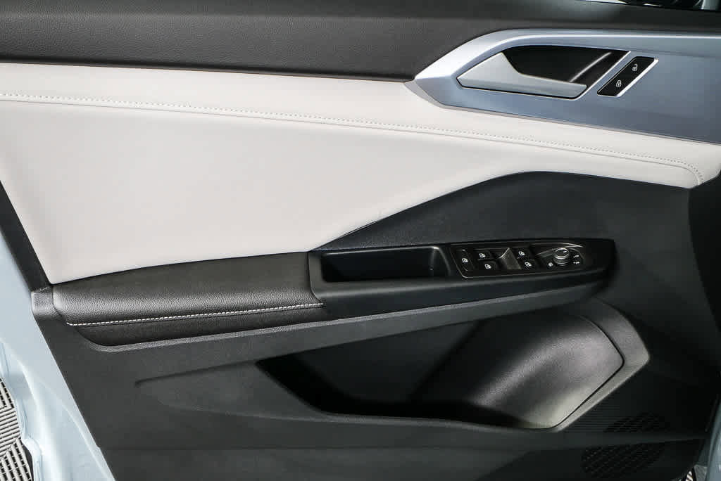 New 2026 Volkswagen Taos SE FWD image 6