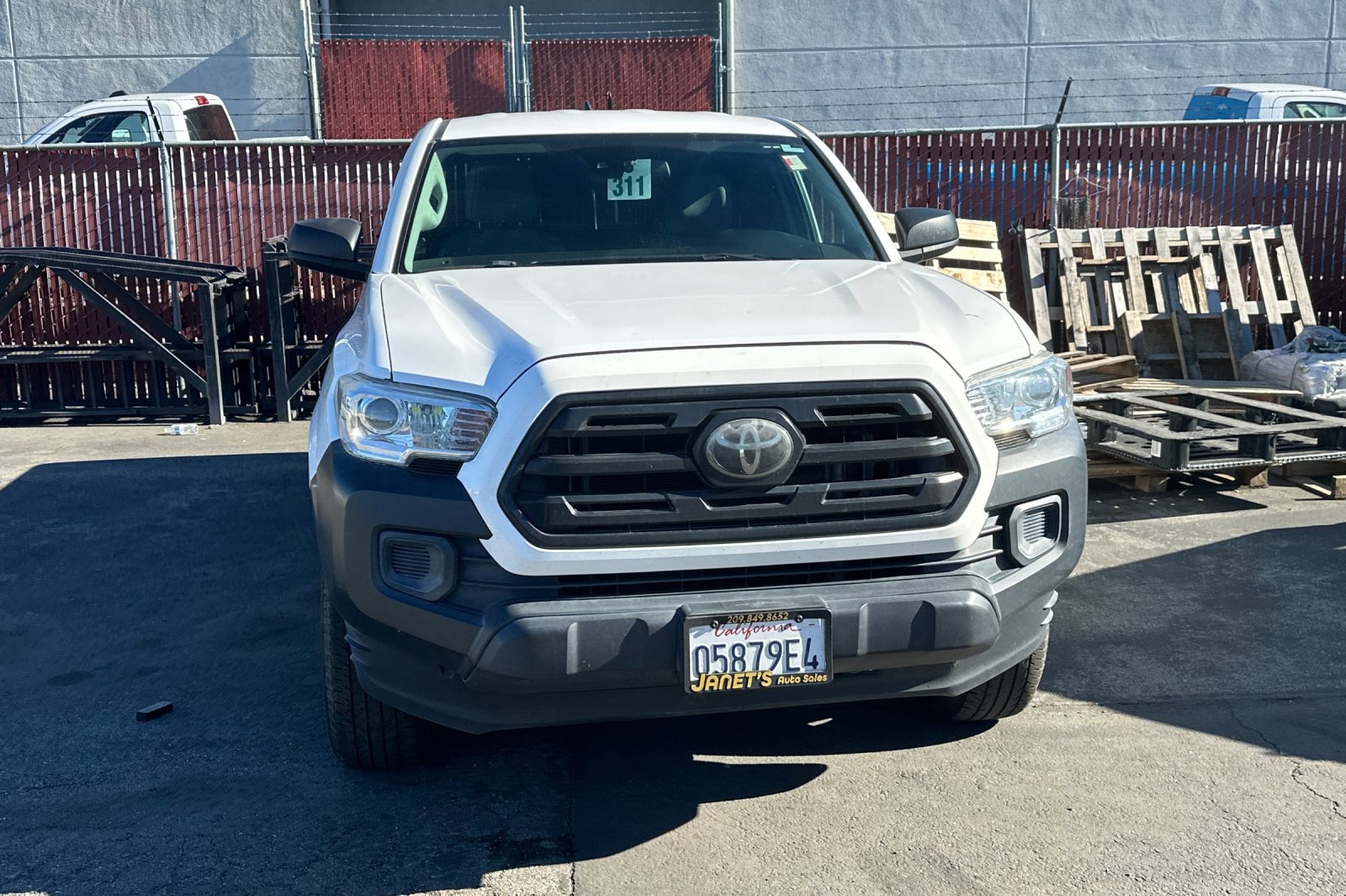 Used 2018 Toyota Tacoma SR image 5