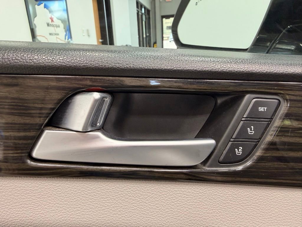 Used 2017 Hyundai Sonata Limited w/ Ultimate Package 02 FWD image 19