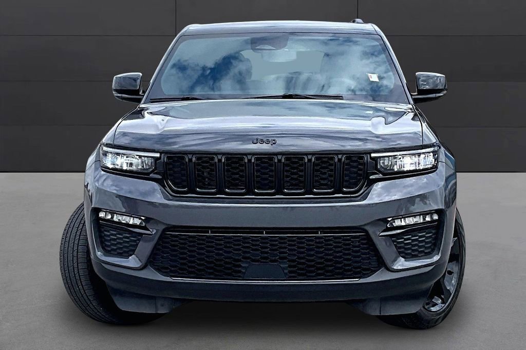 Used 2024 Jeep Grand Cherokee Limited w/ Black Appearance Package AWD/4WD image 3