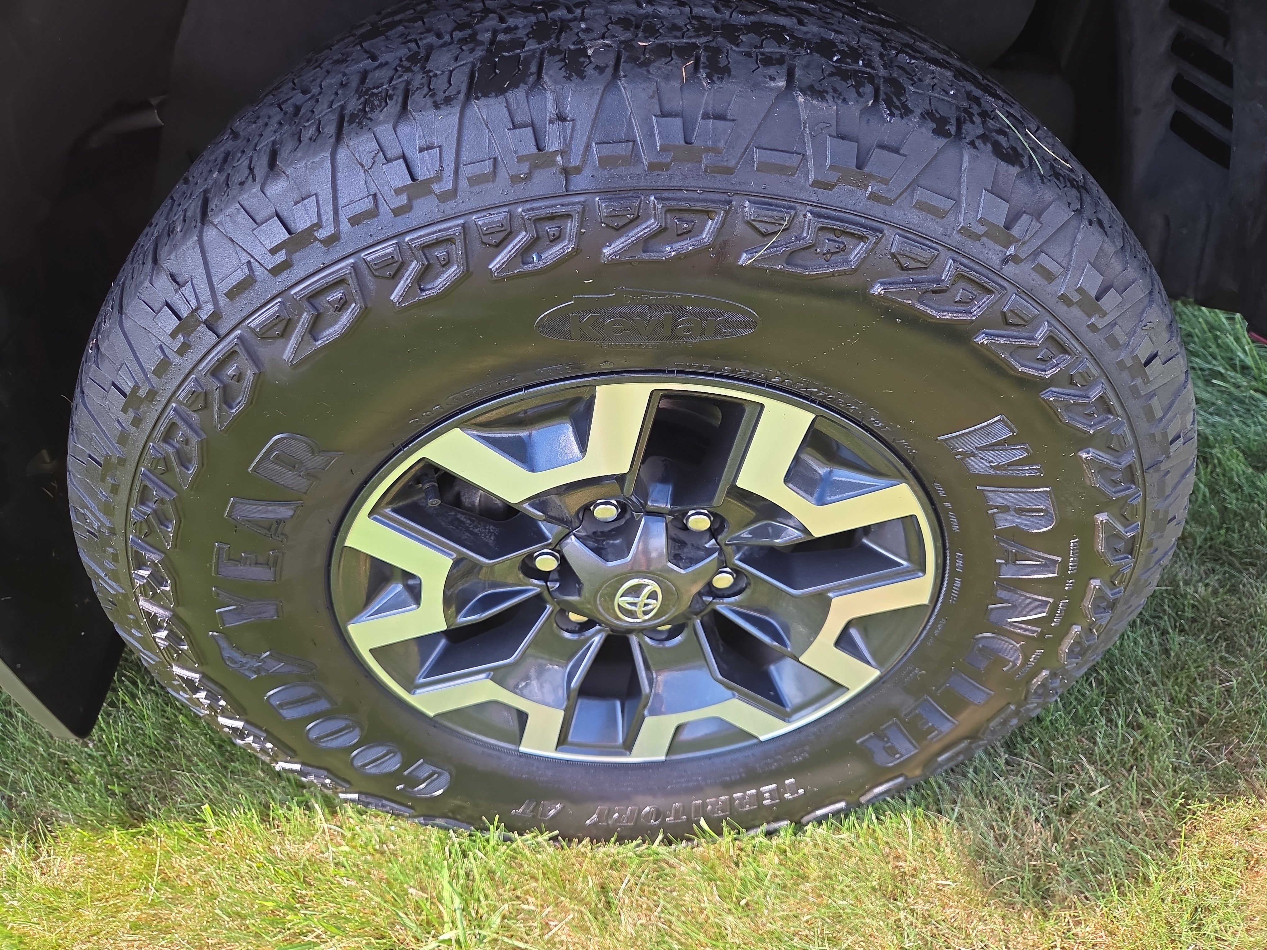 Certified 2022 Toyota Tacoma TRD Off-Road AWD/4WD image 9