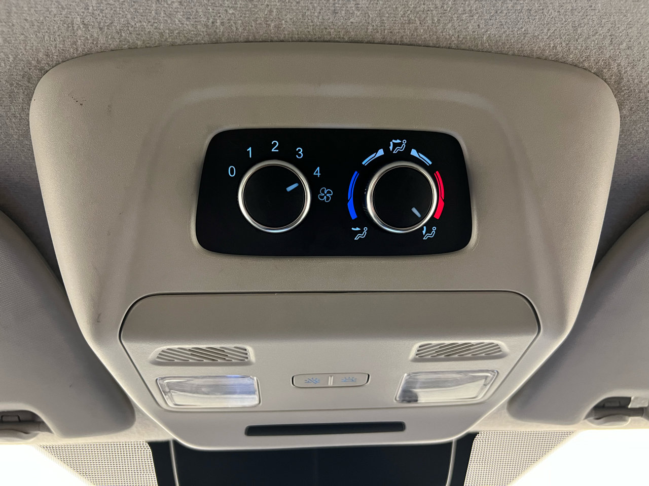 Used 2023 Ford Transit 350 XLT image 24