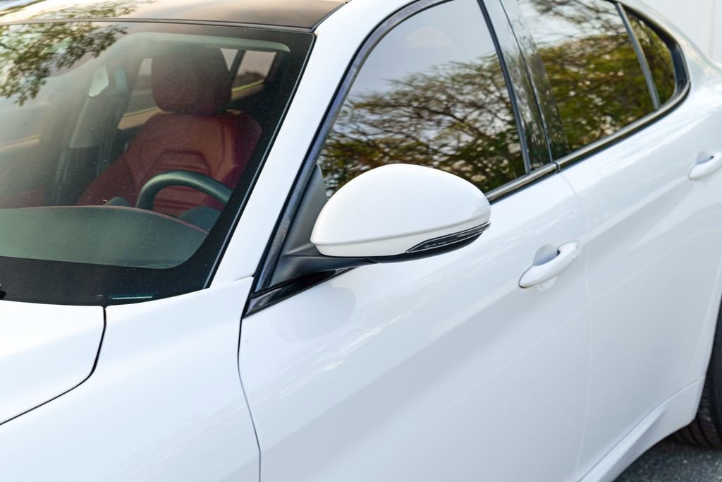 Used 2017 Alfa Romeo Giulia Ti w/ TI 19" Sport Package AWD/4WD image 11