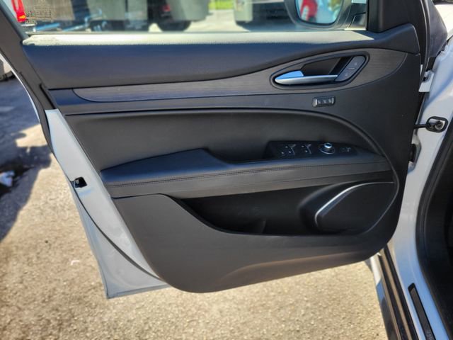 Used 2023 Alfa Romeo Stelvio Ti w/ Active Assist Plus Package image 15