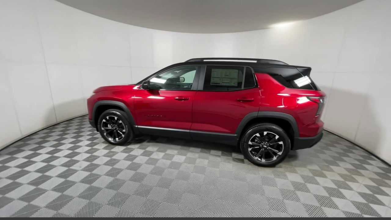 New 2025 Chevrolet Equinox RS w/ Safety and Technology Package AWD/4WD image 12