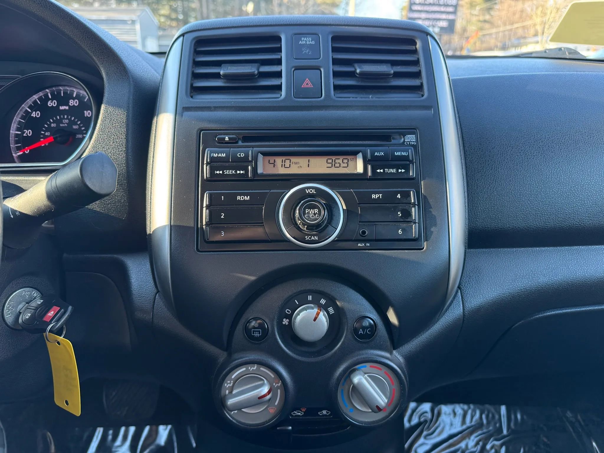 Used 2012 Nissan Versa SV image 20