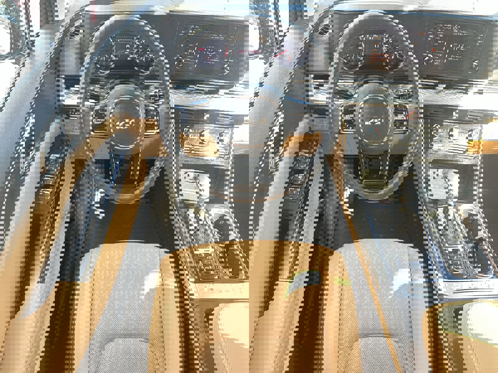 Used 2024 Kia Carnival LX image 17