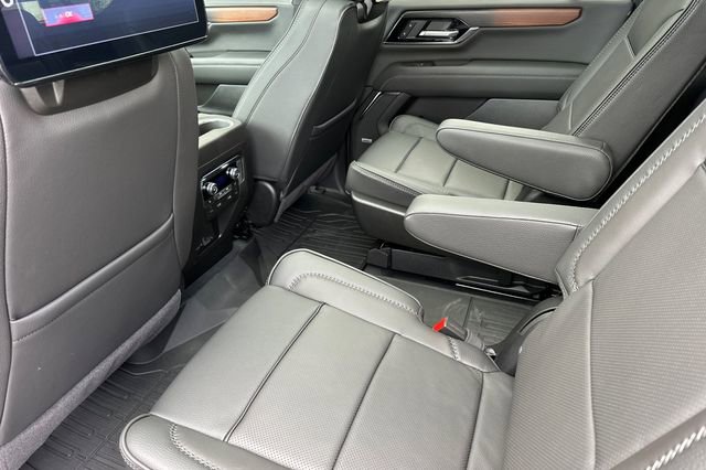 New 2026 GMC Yukon XL Denali w/ Denali Reserve Package image 13