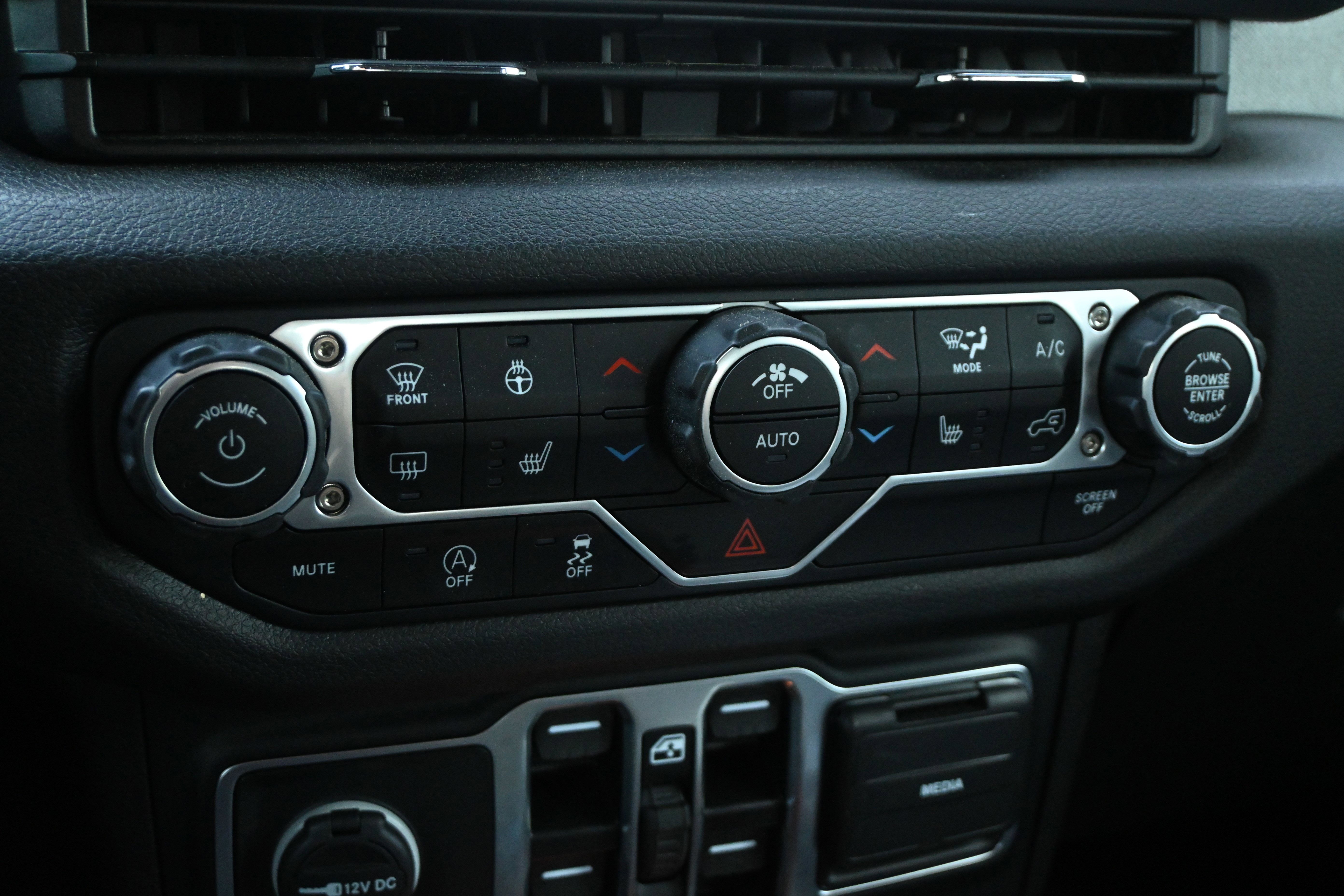 Used 2025 Jeep Wrangler Sport S image 21