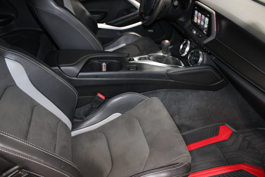 Used 2018 Chevrolet Camaro SS RWD image 21