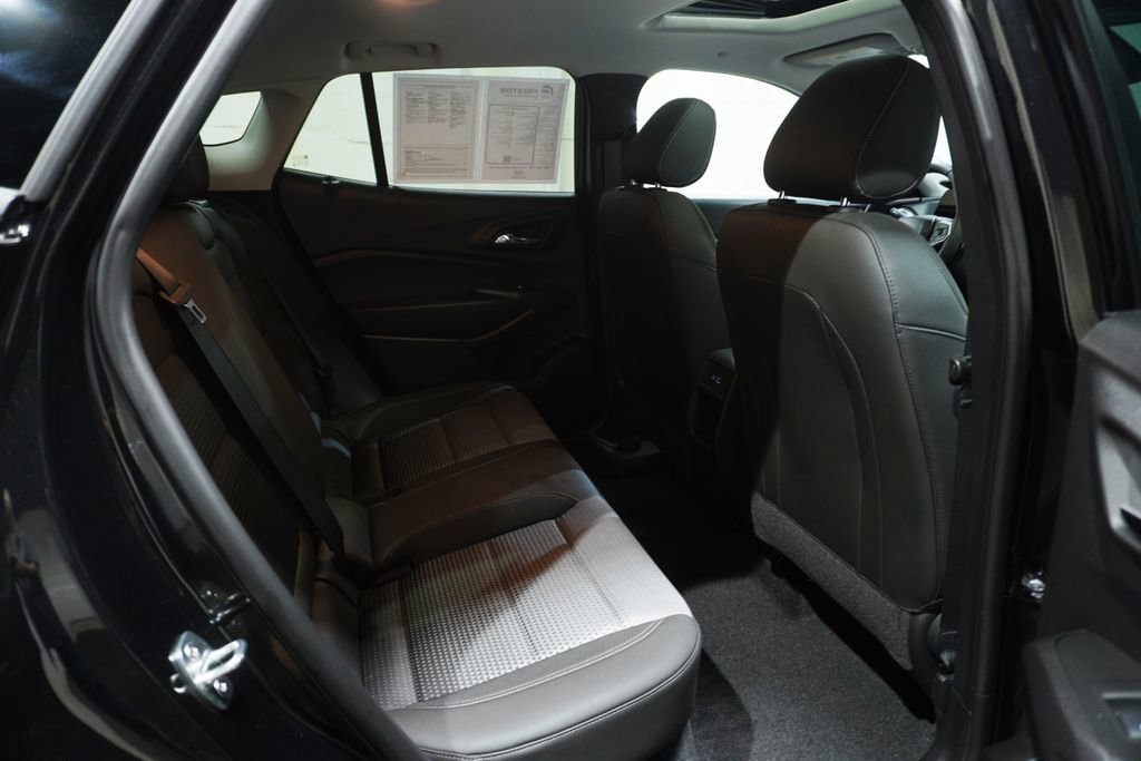 Used 2024 Chevrolet Trax LT w/ Sunroof Package FWD image 15