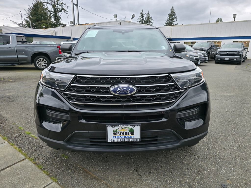 Used 2020 Ford Explorer XLT AWD/4WD image 2