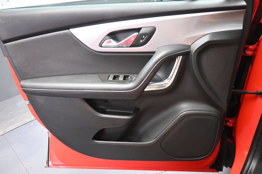 Used 2025 Chevrolet Blazer LT FWD image 19