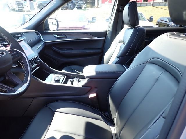 New 2025 Jeep Grand Cherokee L Limited w/ Black Appearance Package image 12